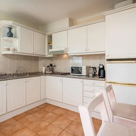 Aparthotel T2 Plaza 3*